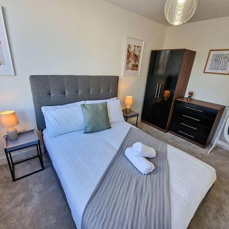 Free Parking: Old Trafford Apartment 맨체스터 외부 사진