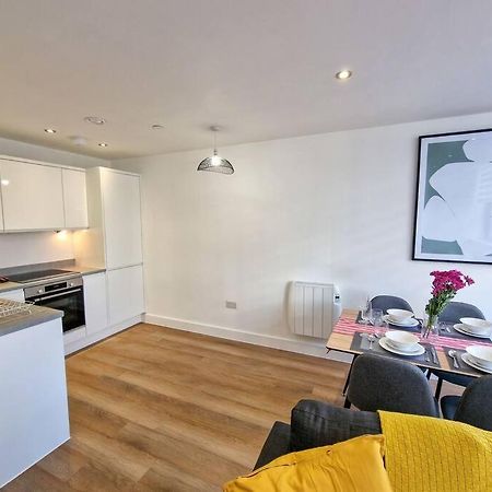 Free Parking: Old Trafford Apartment 맨체스터 외부 사진