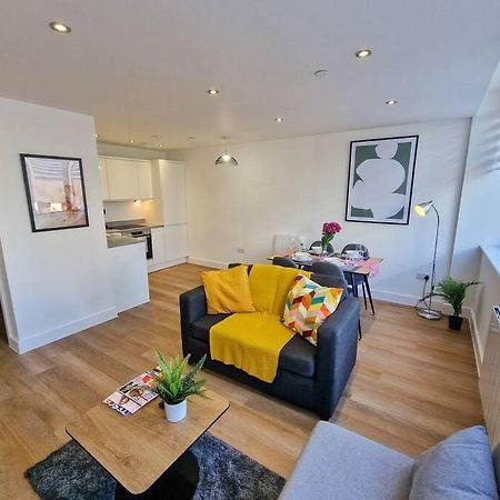 Free Parking: Old Trafford Apartment 맨체스터 외부 사진