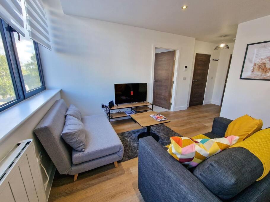 Free Parking: Old Trafford Apartment 맨체스터 외부 사진