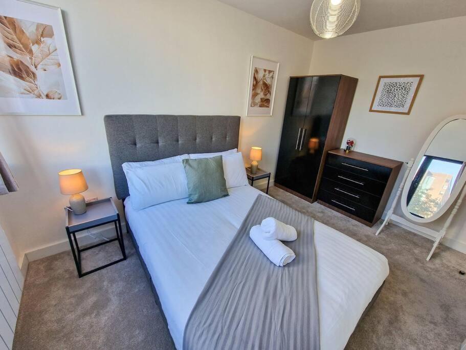 Free Parking: Old Trafford Apartment 맨체스터 외부 사진